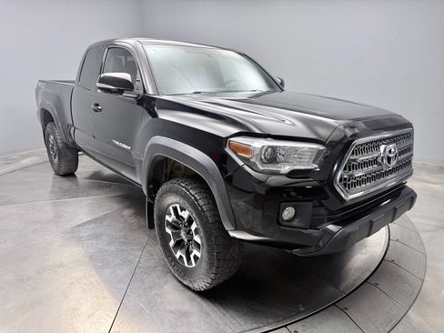 Used 2016 Toyota Tacoma TRD Off-Road w/ Towing Package AWD/4WD image 3