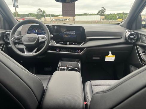 New 2026 Chevrolet Equinox LT w/ Convenience Package II FWD image 13