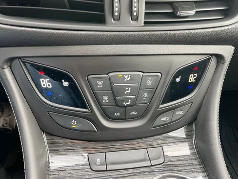Used 2017 Buick Envision Essence image 12