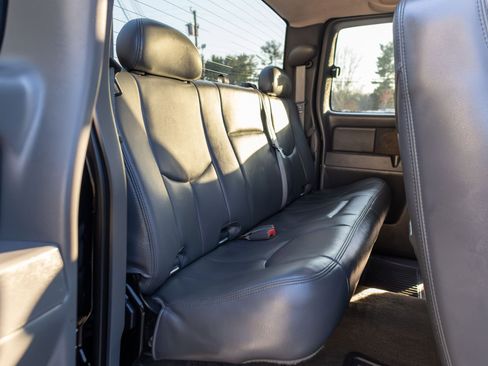 Used 2006 Chevrolet Silverado 3500 LT w/ Heavy-Duty Power Package image 39