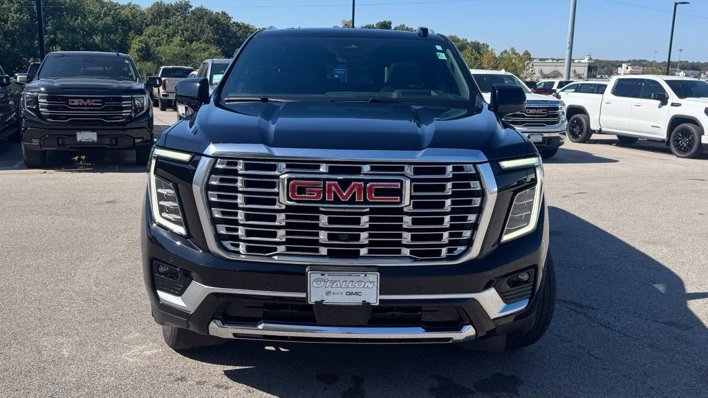 Used 2025 GMC Yukon XL Denali w/ Denali Reserve Package AWD/4WD image 7