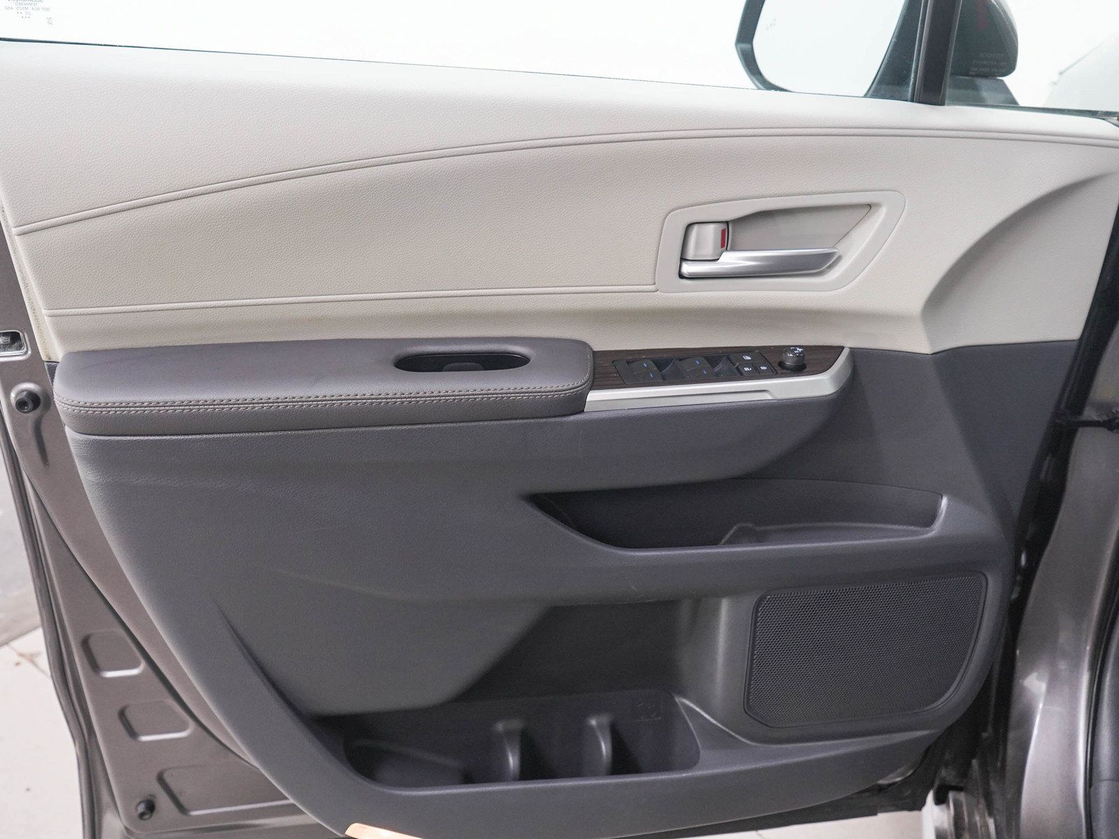 Used 2024 Toyota Sienna XLE AWD/4WD image 21