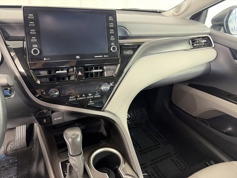 Used 2024 Toyota Camry XLE image 10