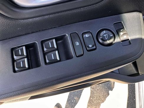 Used 2025 Honda Pilot Touring image 9