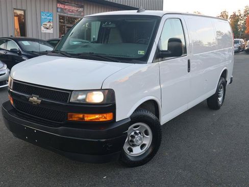 Used 2018 Chevrolet Express 2500 w/ Driver Convenience Package RWD image 1