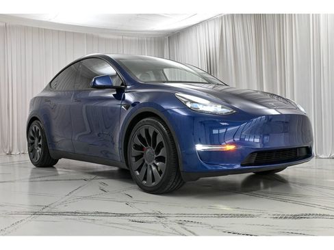 Used 2023 Tesla Model Y Performance AWD/4WD image 2