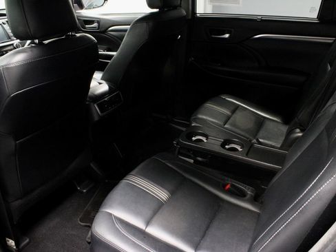 Used 2018 Toyota Highlander SE AWD/4WD image 23