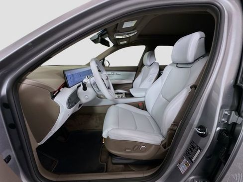 Certified 2026 Genesis GV70 2.5T Advanced AWD/4WD image 16