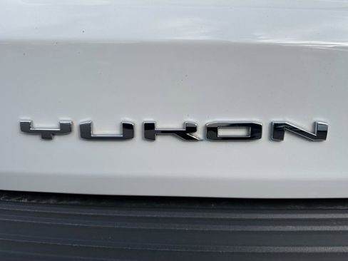 Used 2022 GMC Yukon XL AT4 w/ AT4 Premium Plus Package image 9