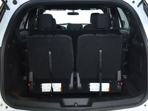 Used 2018 Ford Explorer XLT image 30