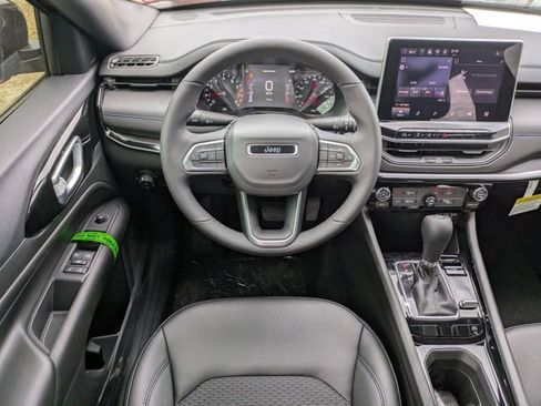 New 2026 Jeep Compass Latitude image 14