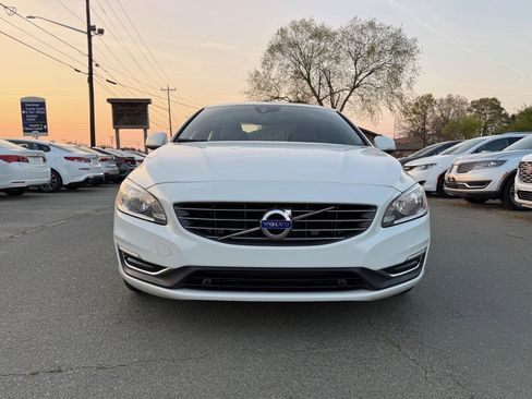 Used 2016 Volvo S60 T5 Premier image 2