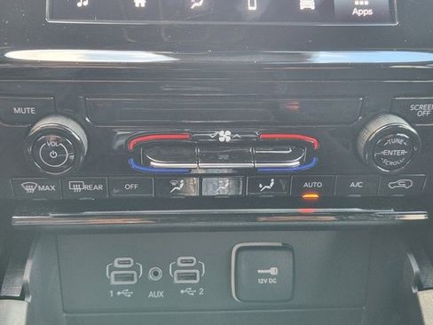 Used 2025 Jeep Grand Cherokee L Laredo image 17