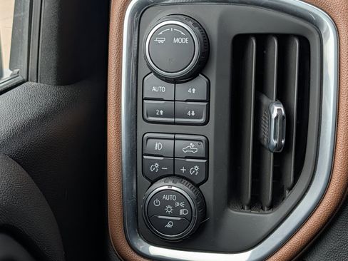 Certified 2022 Chevrolet Silverado 3500 High Country w/ Z71 Off-Road Package AWD/4WD image 17