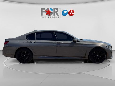Used 2021 BMW 740i w/ M Sport Package image 6