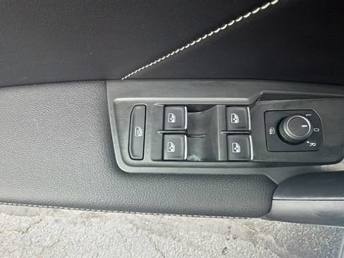 Used 2024 Volkswagen Tiguan SE w/ Panoramic Sunroof Package AWD/4WD image 21