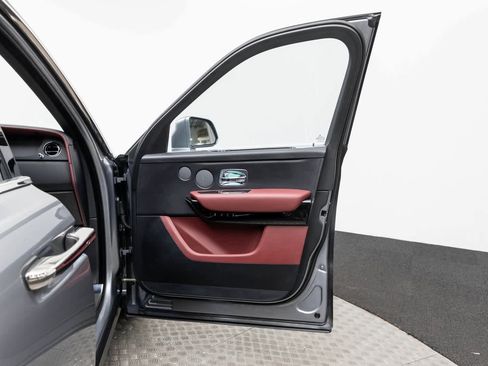 Used 2022 Rolls-Royce Cullinan image 35