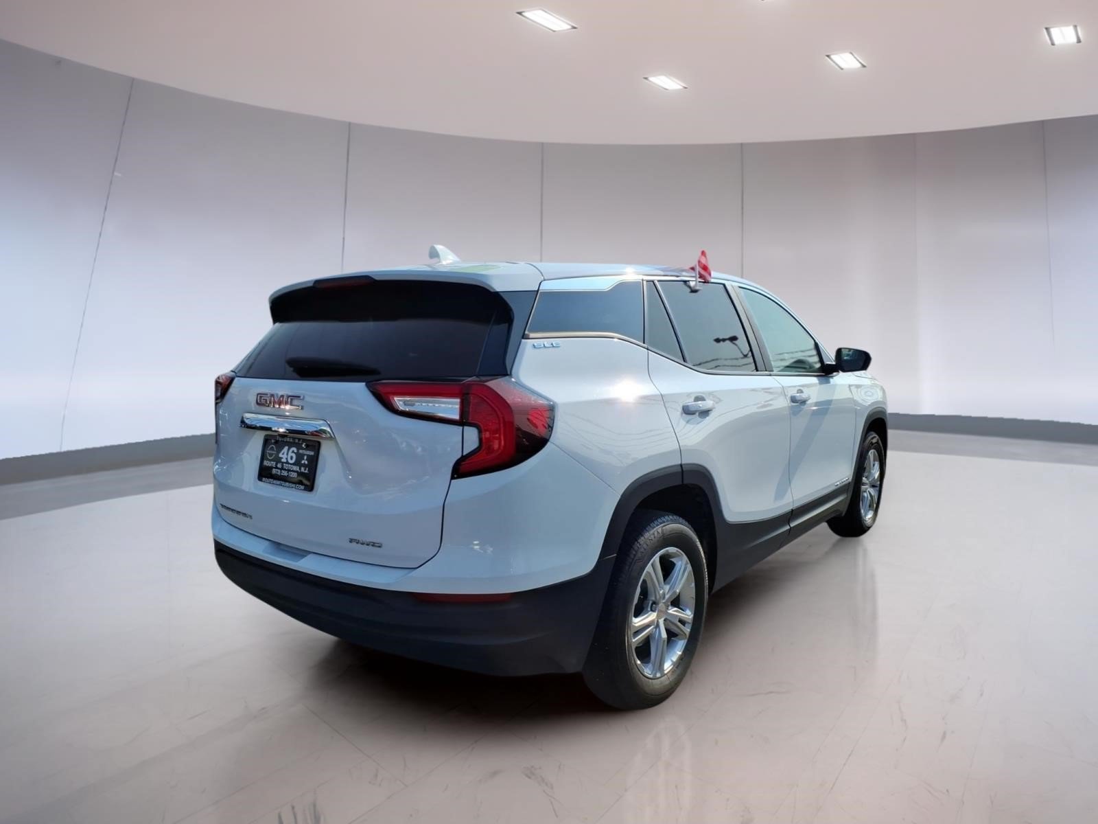 Used 2024 GMC Terrain SLE AWD/4WD image 4