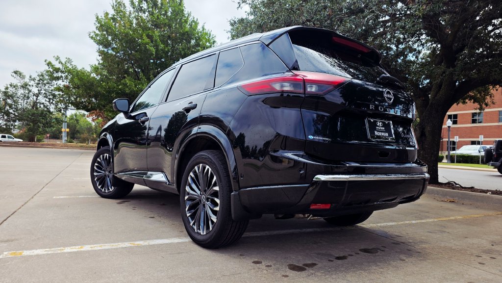 Used 2024 Nissan Rogue Platinum AWD/4WD image 11