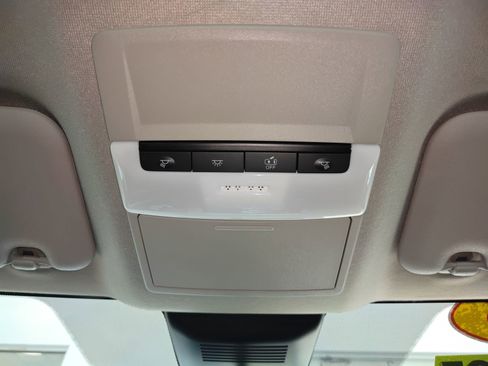 Used 2025 Nissan Sentra SR FWD image 28