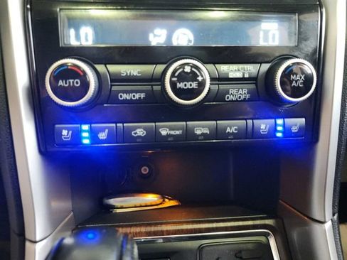 Used 2019 Subaru Ascent Touring w/ Popular Package #3 AWD/4WD image 18