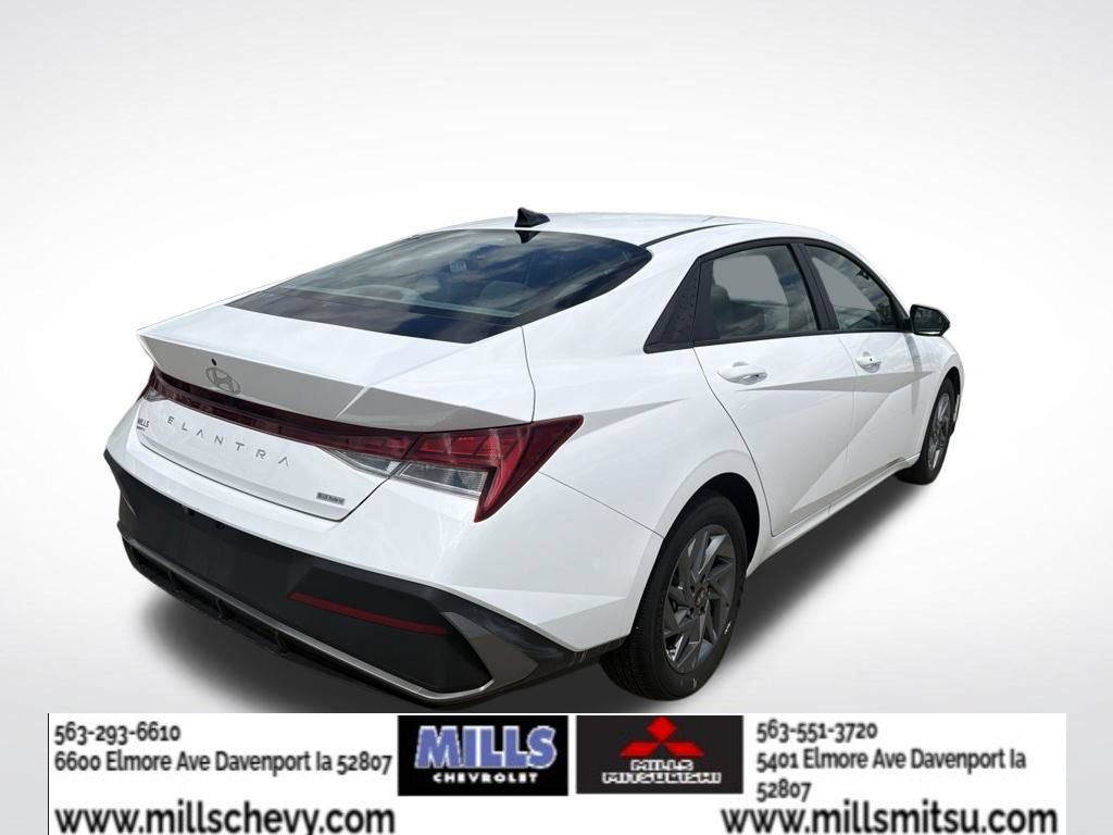 Used 2025 Hyundai Elantra Hybrid FWD image 5