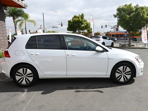 Used 2016 Volkswagen e-Golf SE w/ DC Fast Charging Package image 13