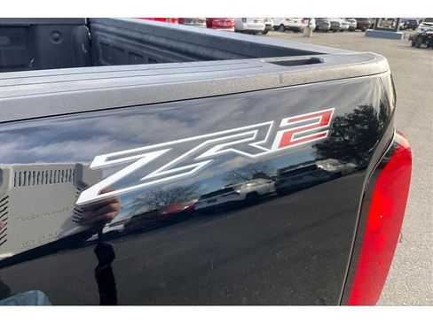 Used 2018 Chevrolet Colorado ZR2 image 9