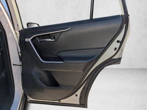 Used 2021 Toyota RAV4 XLE image 29