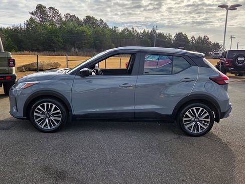 Used 2021 Nissan Kicks SV image 5