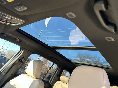 Used 2025 Jeep Grand Cherokee Limited image 24