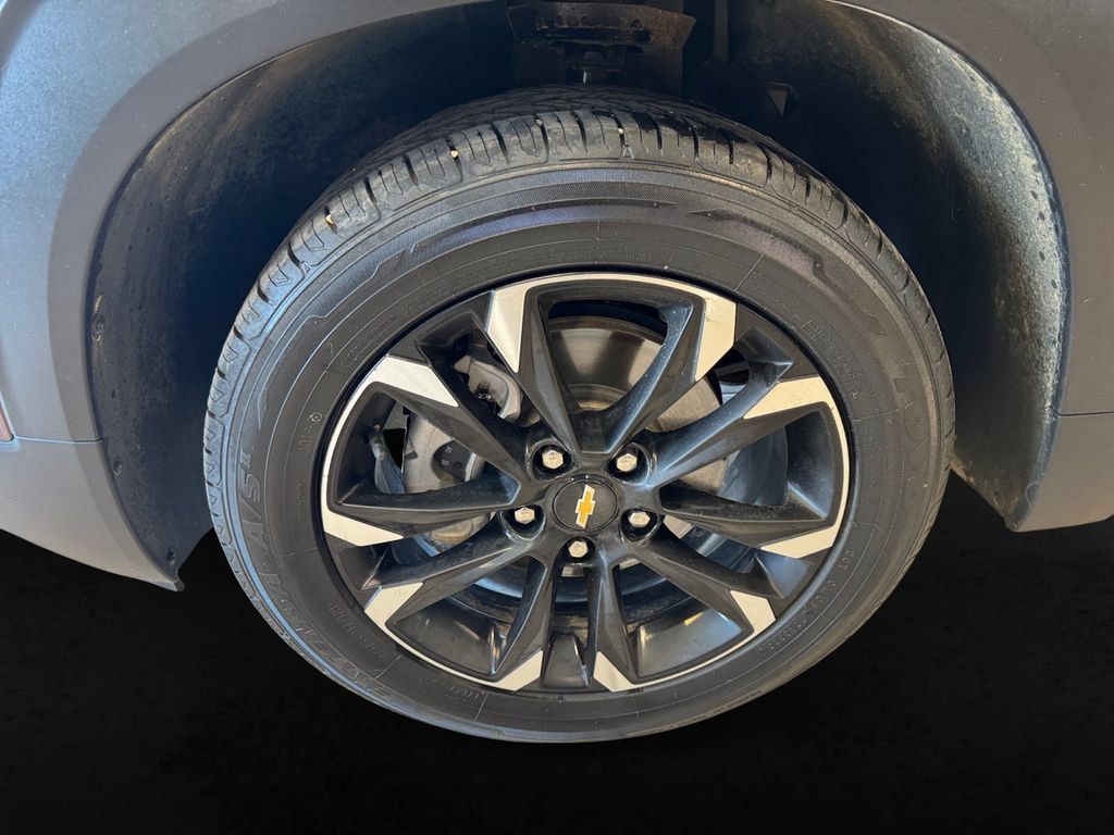 Used 2022 Chevrolet TrailBlazer LT w/ Convenience Package FWD image 9