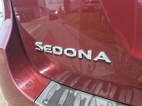 Used 2018 Kia Sedona EX FWD image 6