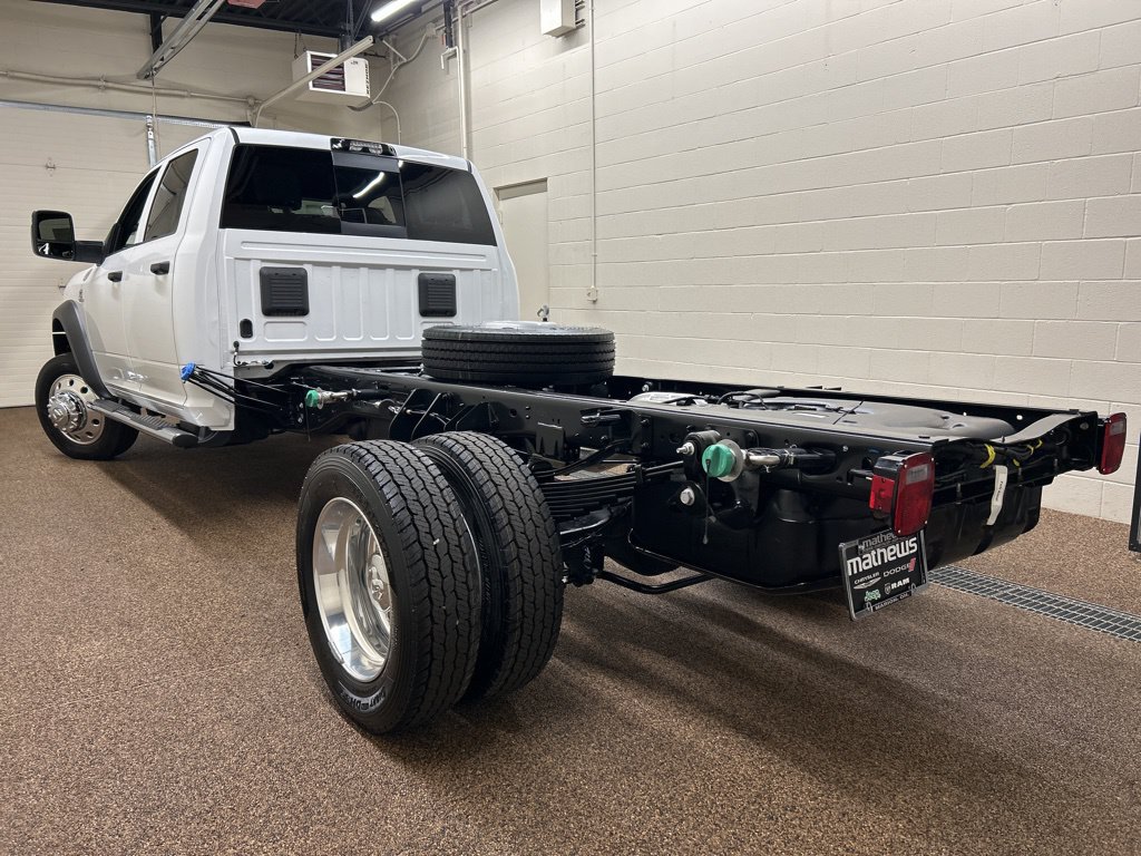 New 2026 RAM 5500 4x4 Crew Cab image 4