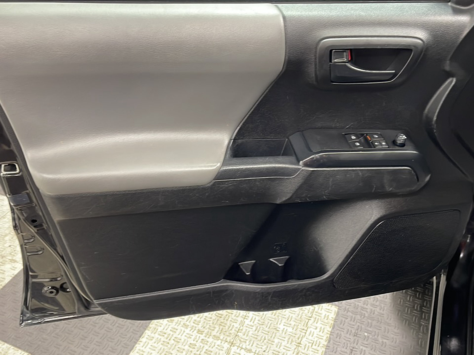 Used 2021 Toyota Tacoma SR AWD/4WD image 13