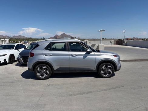 Used 2025 Hyundai Venue SEL FWD image 3