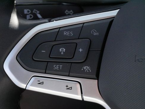 Certified 2025 Volkswagen Taos SE AWD/4WD image 26