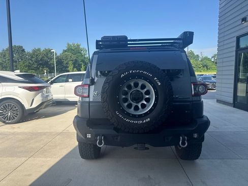 Used 2014 Toyota FJ Cruiser 4WD w/ Upgrade Package image 4