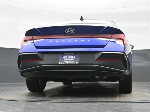 Certified 2025 Hyundai Elantra SEL image 28
