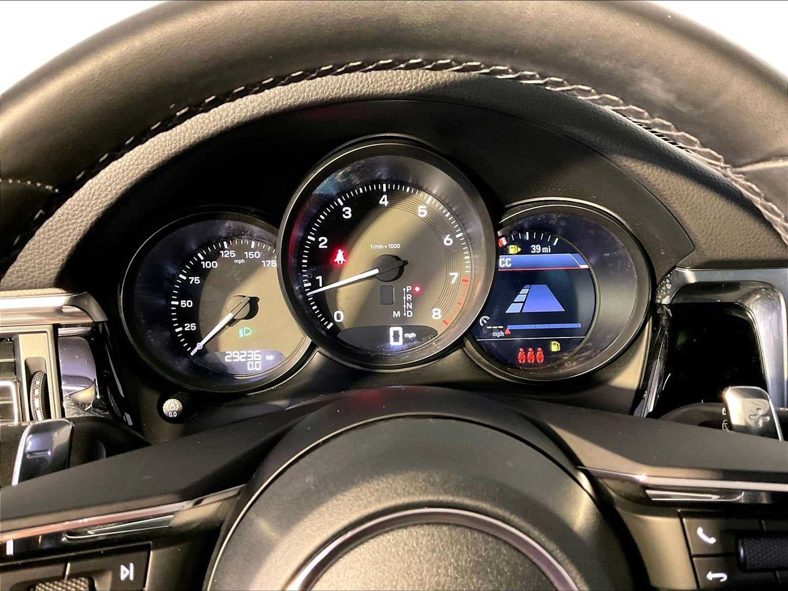 Certified 2023 Porsche Macan AWD/4WD image 29