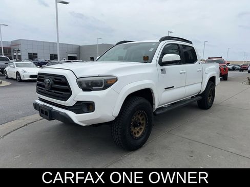 Used 2019 Toyota Tacoma SR5 AWD/4WD image 4