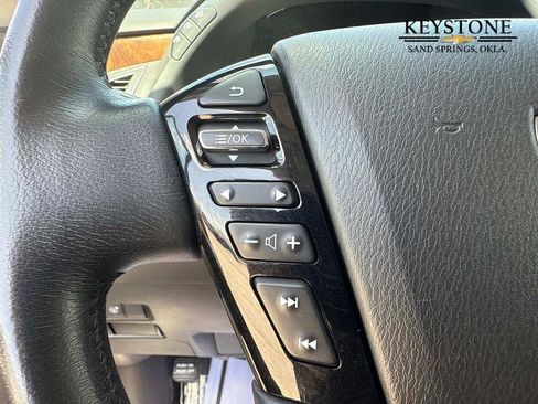 Used 2023 Nissan Armada SL w/ Captain's Chairs Package image 17
