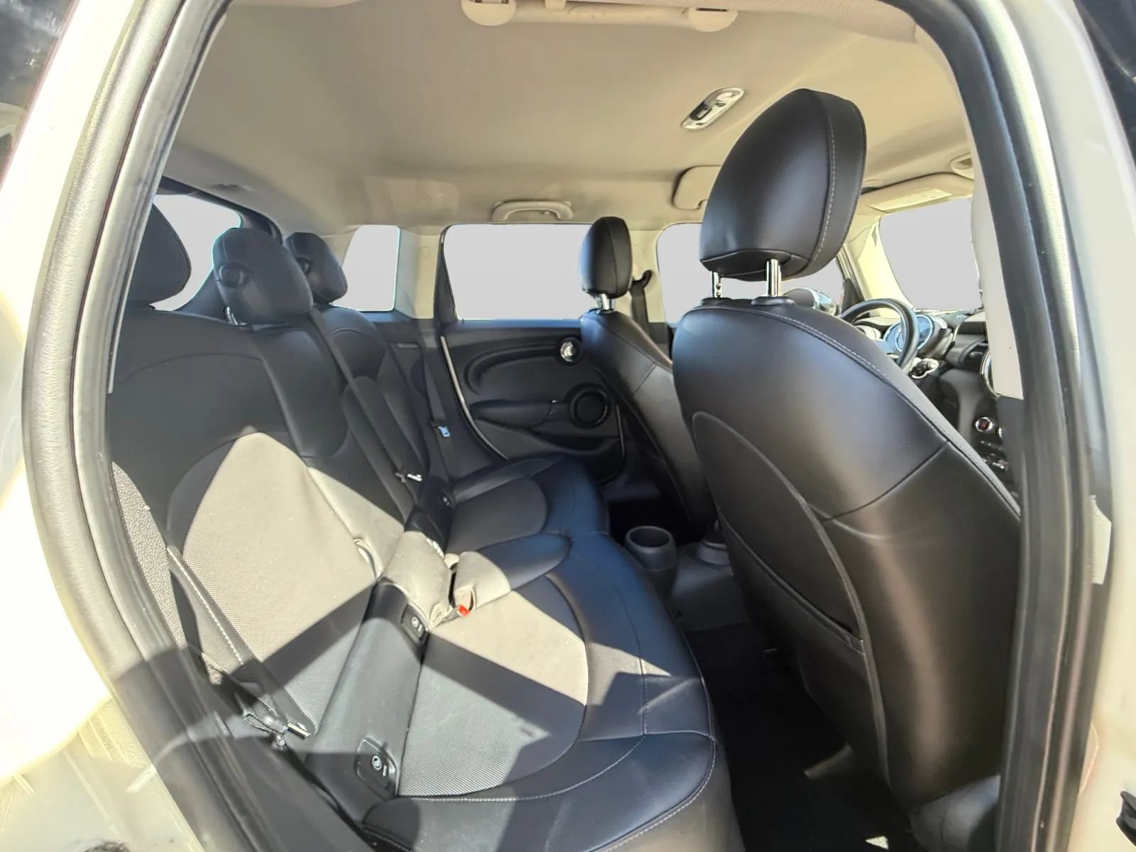 Used 2016 MINI Cooper 4-Door Hardtop w/ Media Package FWD image 30