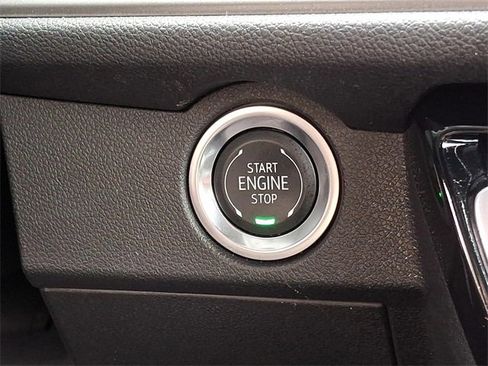 Certified 2025 Chevrolet Traverse LT image 29