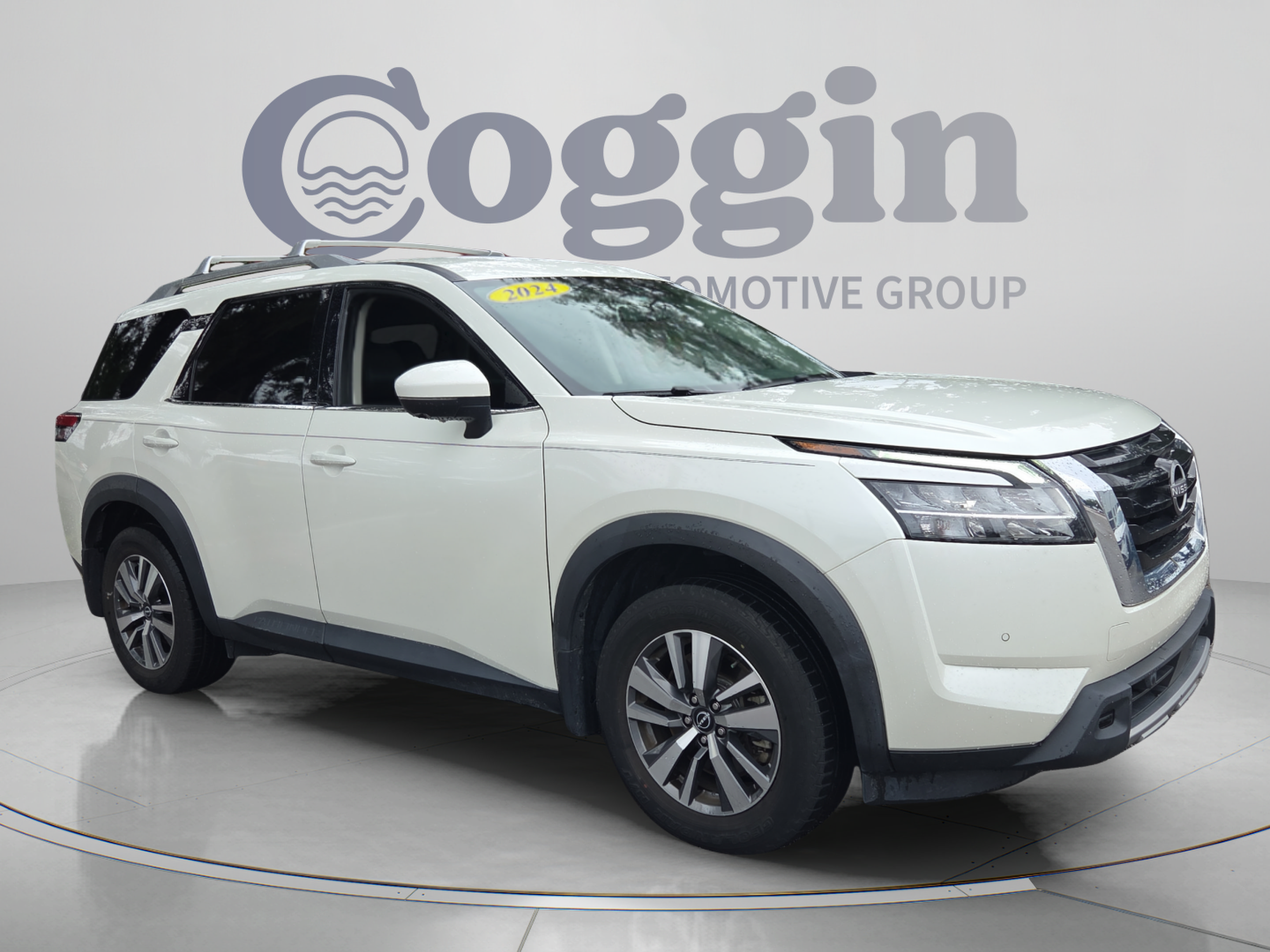 Used 2024 Nissan Pathfinder SL w/ Cargo Package FWD image 7