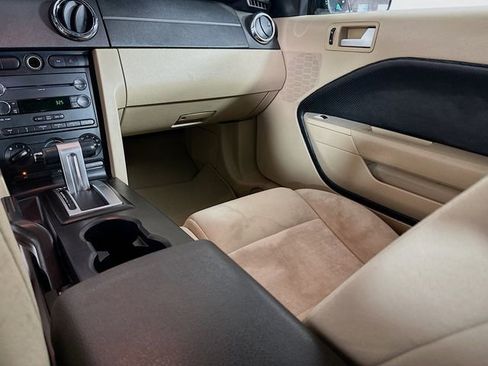 Used 2009 Ford Mustang Convertible image 21