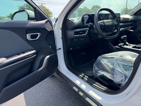 New 2025 Kia K4 LXS image 10