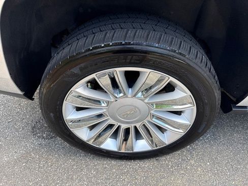 Used 2018 Cadillac Escalade Platinum AWD/4WD image 9