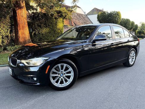 Used 2018 BMW 320i xDrive Sedan image 3