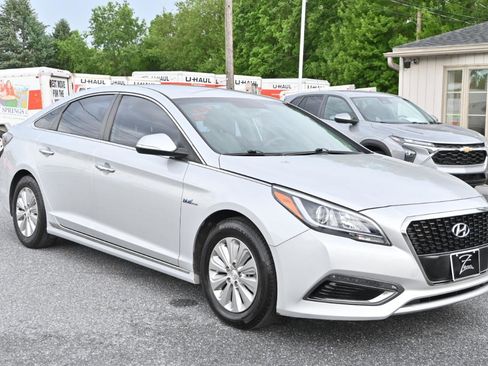 Used 2017 Hyundai Sonata SE FWD image 4